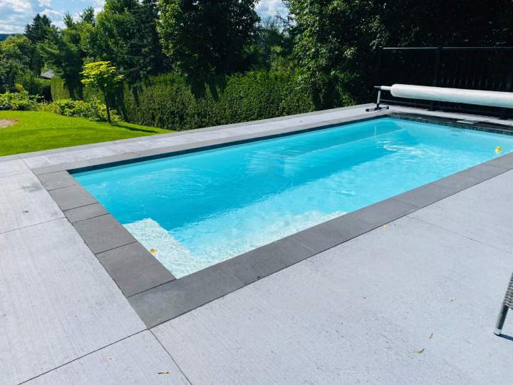 <p>Installation de piscine creusée, Sainte-Hélène-de-Breakeyville</p>